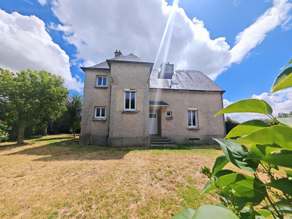 Maison en pierres 142 m² sur sous-sol, terrain  clos 737 m² - photo 2