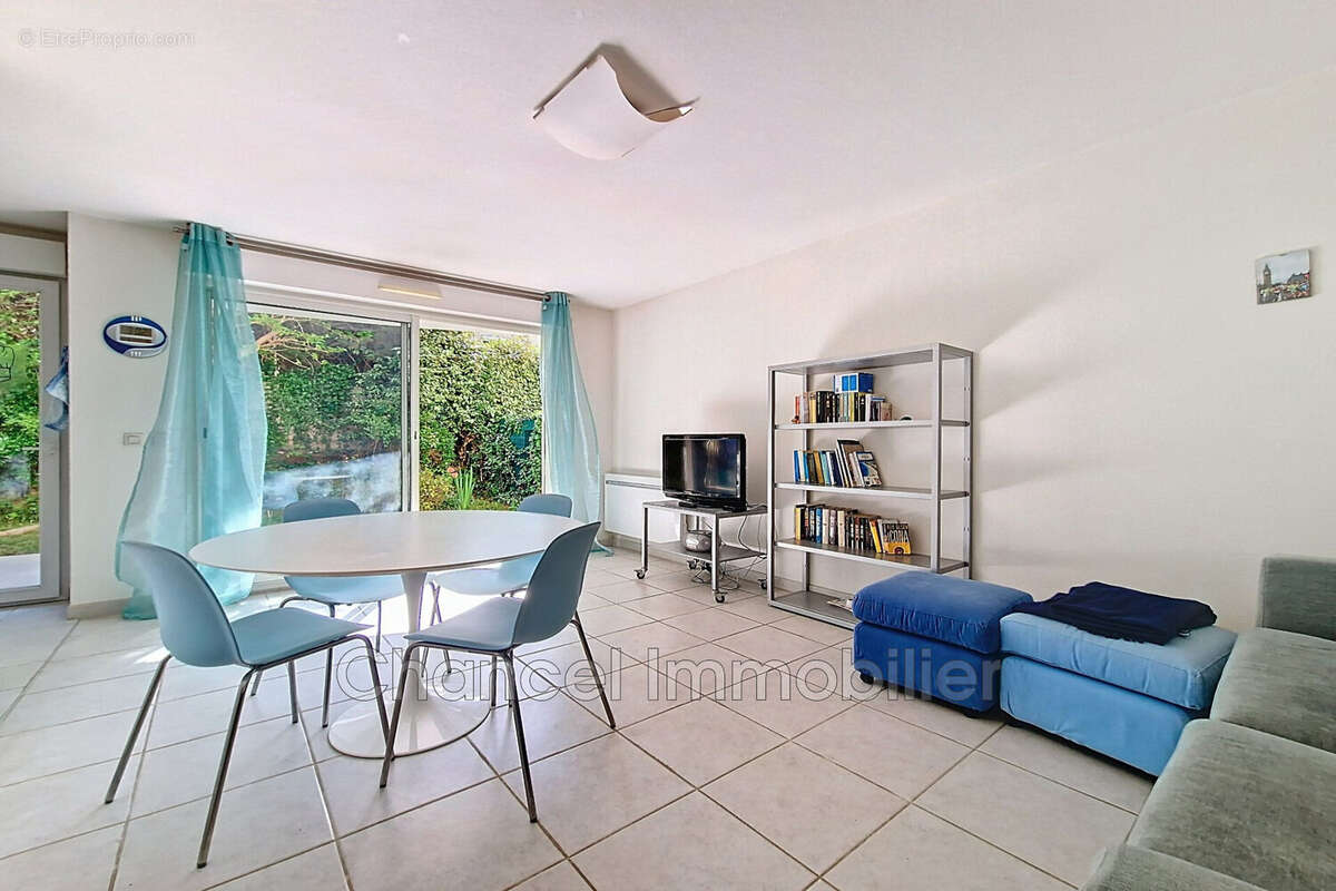 Appartement à SAINT-LAURENT-DU-VAR