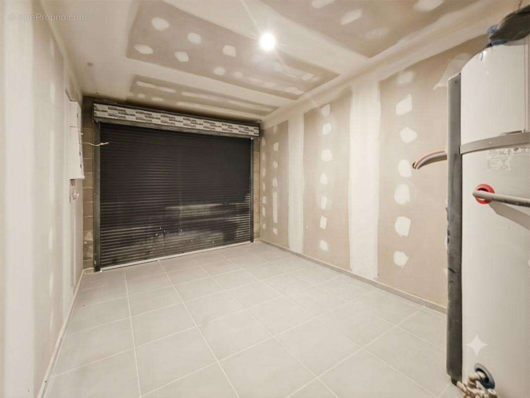 À Vendre à Montfrin - Maison de village de 67m² avec garage - photo 9