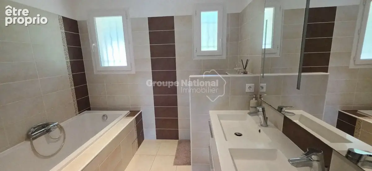 Villa de 174m² avec vue et piscine - photo 11