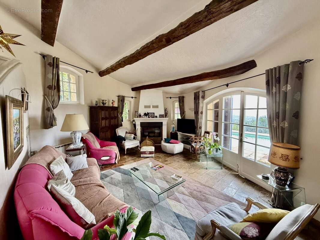 Maison à CHATEAUNEUF-GRASSE