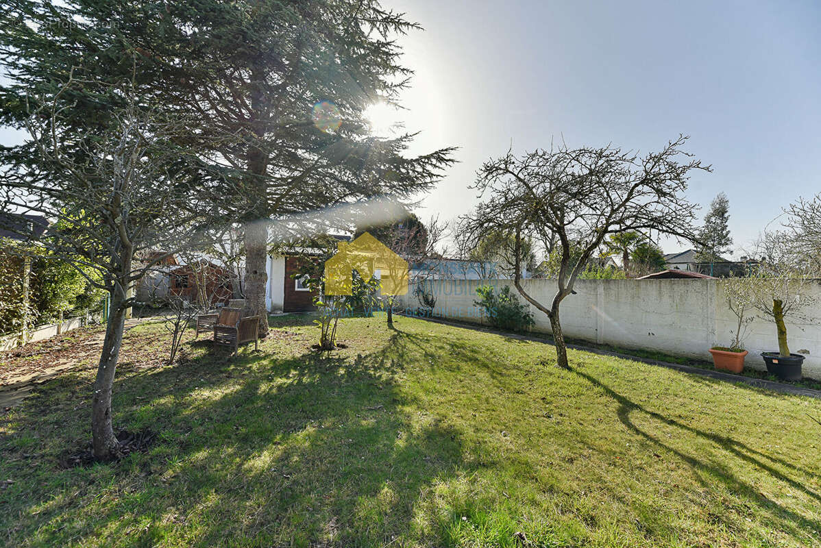 Maison à SAINTE-GENEVIEVE-DES-BOIS