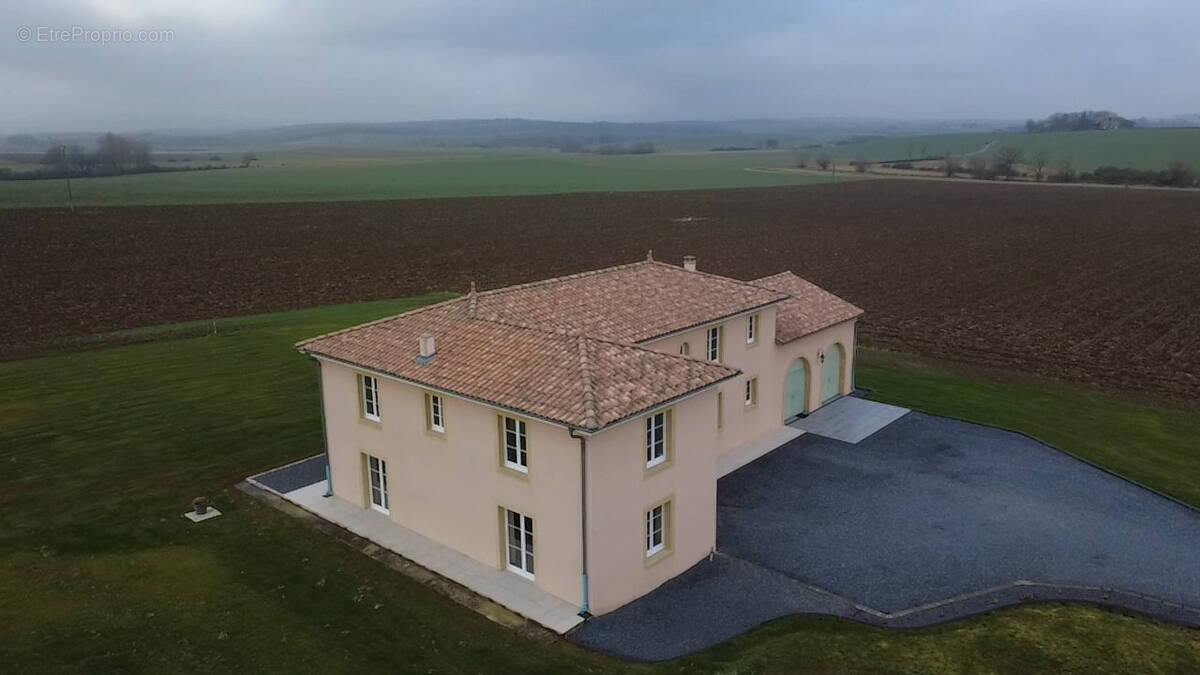 Maison à LOUVIGNY