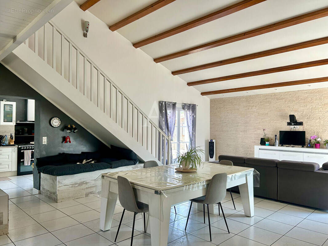 Maison à L'ILE-D'ELLE