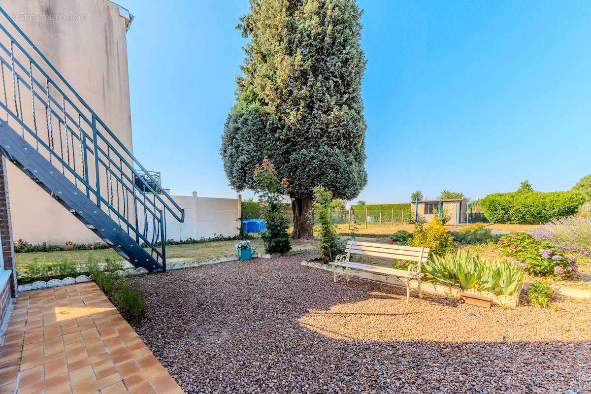 Maison semi individuelle avec grand jardin et garage ! - photo 2