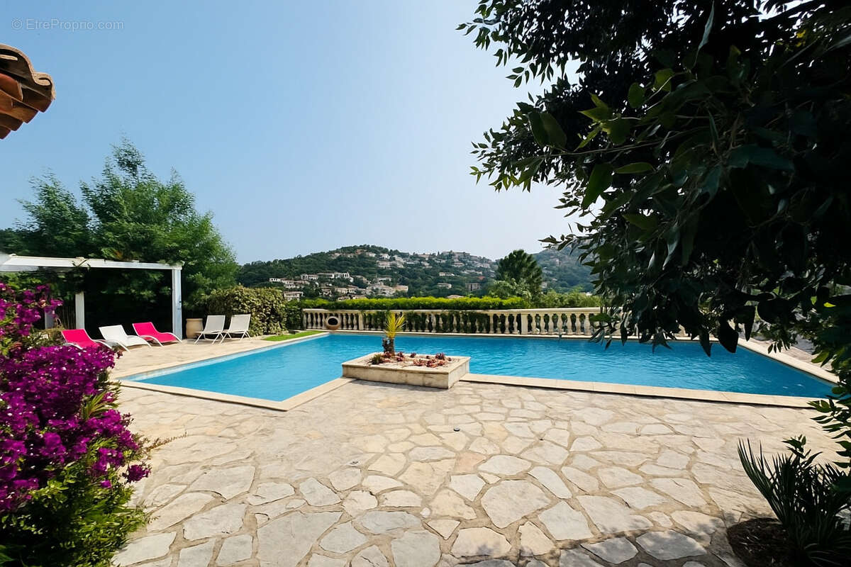 Maison à ROQUEBRUNE-SUR-ARGENS