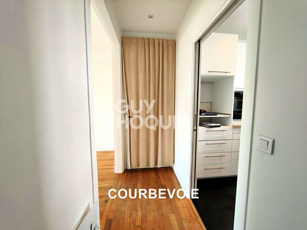 Appartement à COURBEVOIE