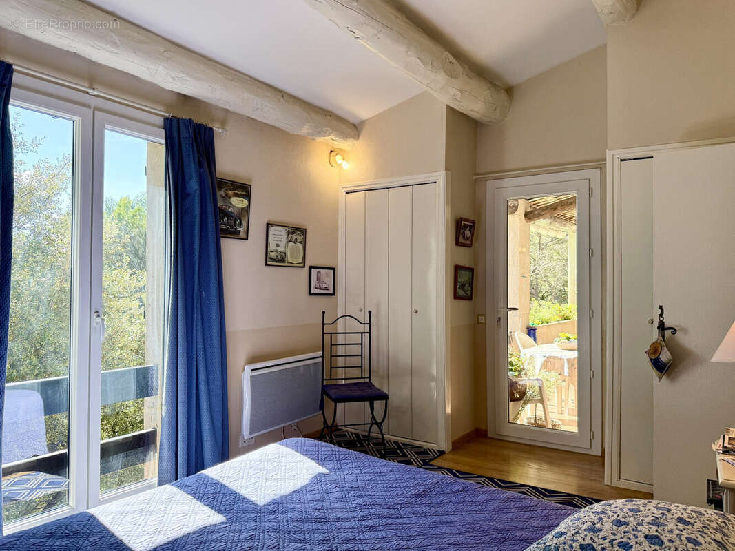 Dickjan POPPEMA d'eXp France vous propose une belle villa avec vue, piscine et 4 chambres - Maison à PIERREVERT