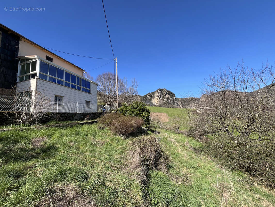 Maison à CASTANET-LE-HAUT