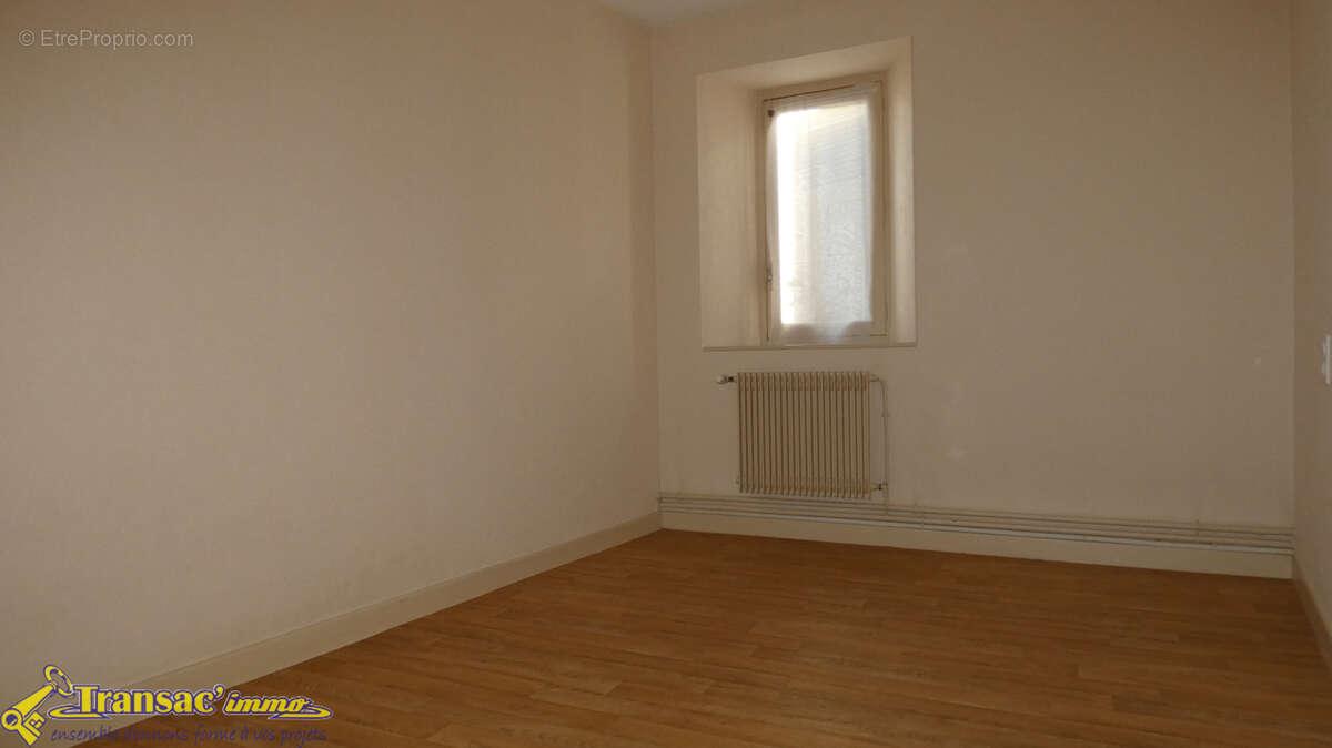 Appartement à COURPIERE
