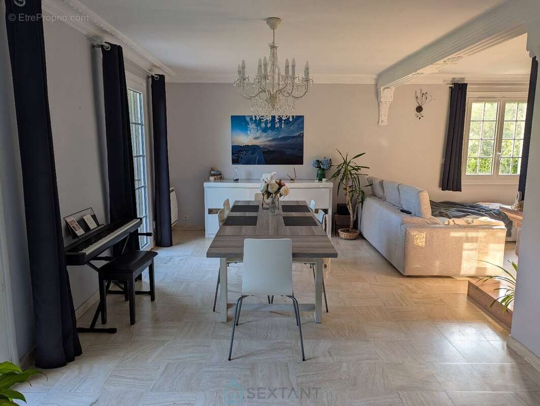 Maison à SAINT-ETIENNE-DU-ROUVRAY