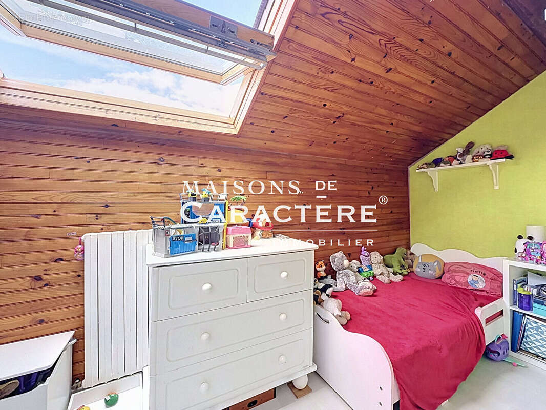 Rare : Maison ancienne atypique & Grange de 100m2 - Vernouillet - photo 16