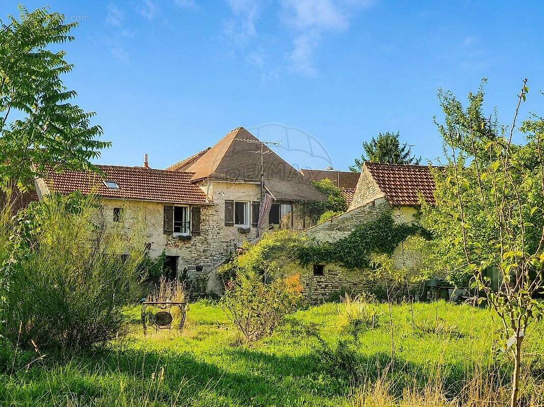 Maison à BELLENAVES