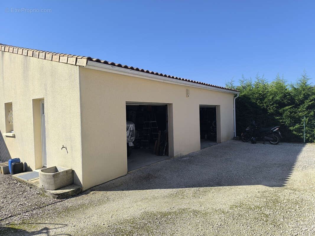 Maison à LA COURONNE