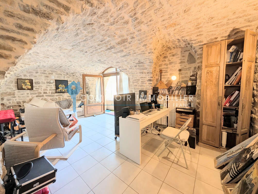 Dépt Hérault (34) - Valflaunès - À vendre - Appartement en rez de jardin T3 de 100m2, parcelle de 2000m2 - photo 7