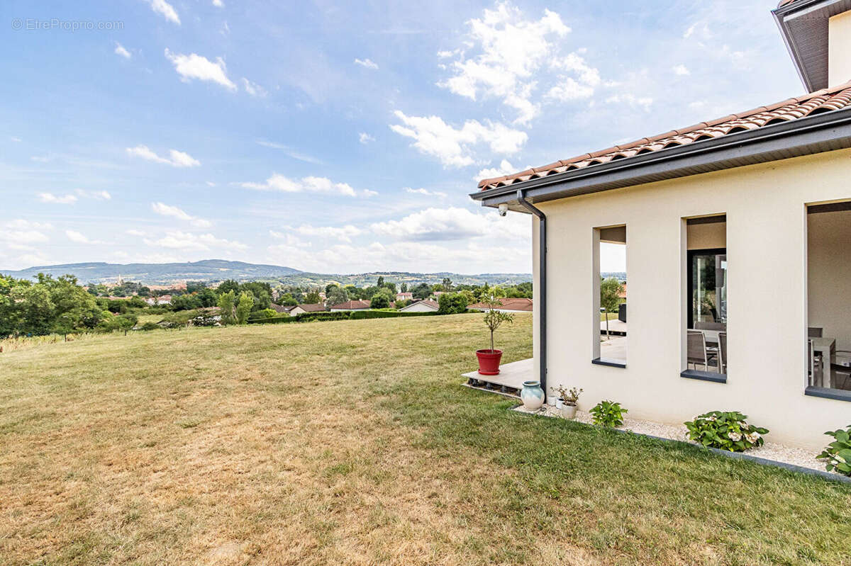 Maison à CHAZAY-D&#039;AZERGUES