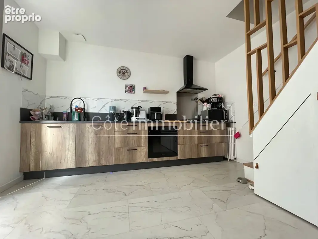 Maison des années 30 rénovée avec charme, jardin et garage ? au coeur du bourg - photo 2