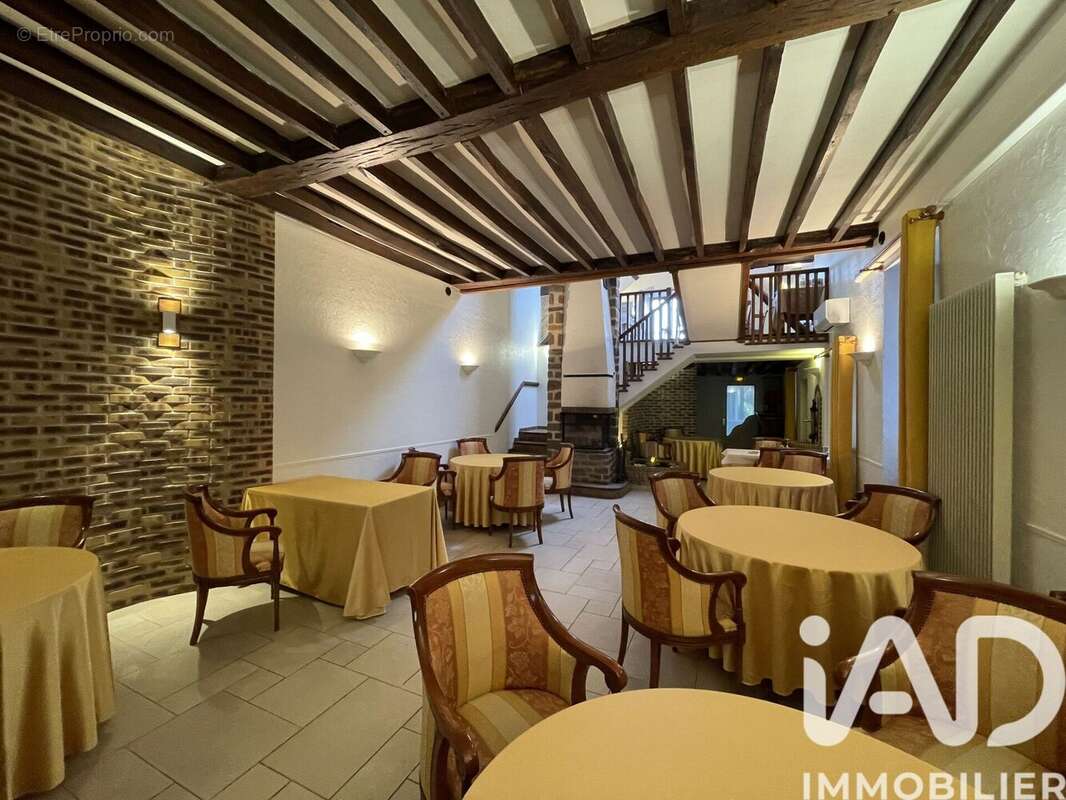 Maison 420 m² à Crisenoy  - photo 2