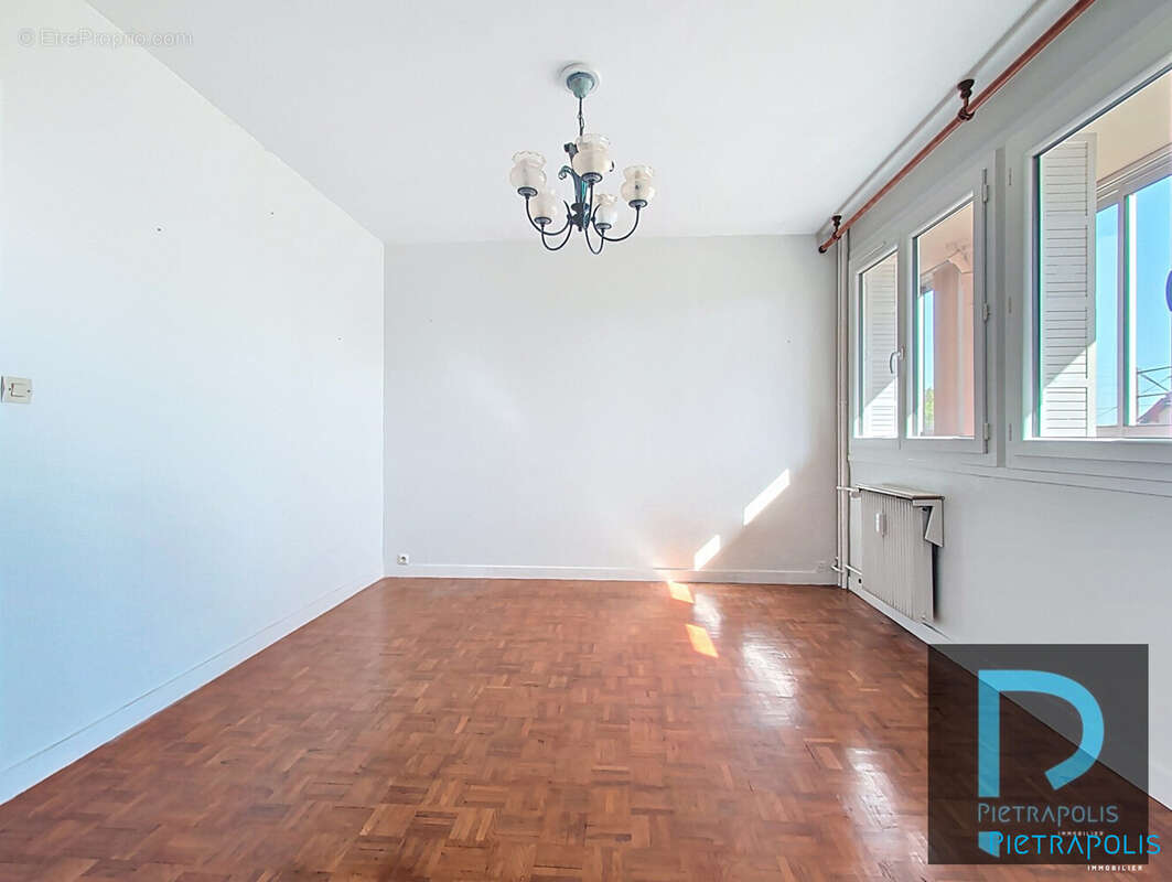 salon avec loggia - Appartement à MACON