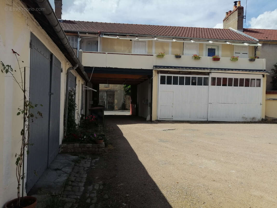 Nevers centre immeuble 715 m2 rapport 12 % - photo 3