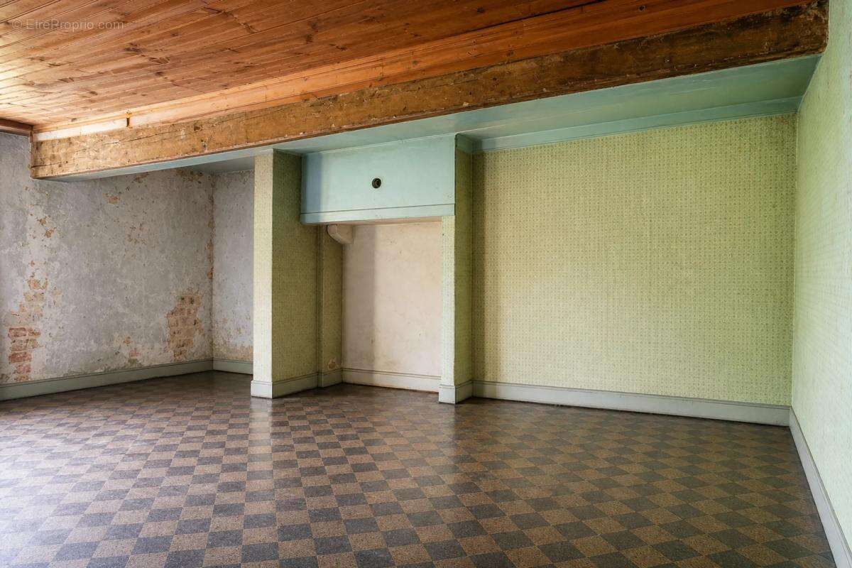 Grande maison de ville avec jardin clos et fort potentiel locatif au cœur de La Souterraine - photo 17