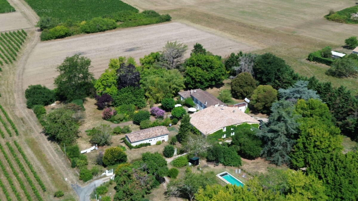 Maison à SAINT-EMILION