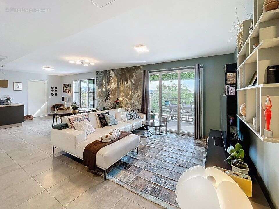 Appartement à ROQUEFORT-LES-PINS