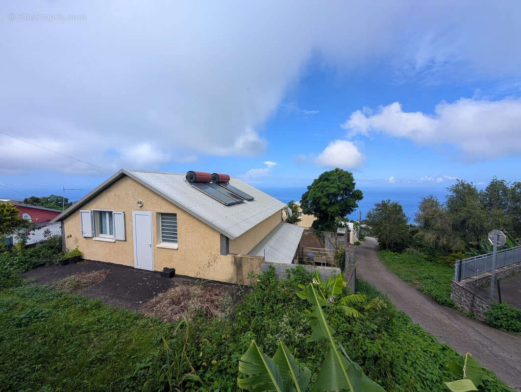 Maison 140 m² à Les Trois-Bassins  - photo 6
