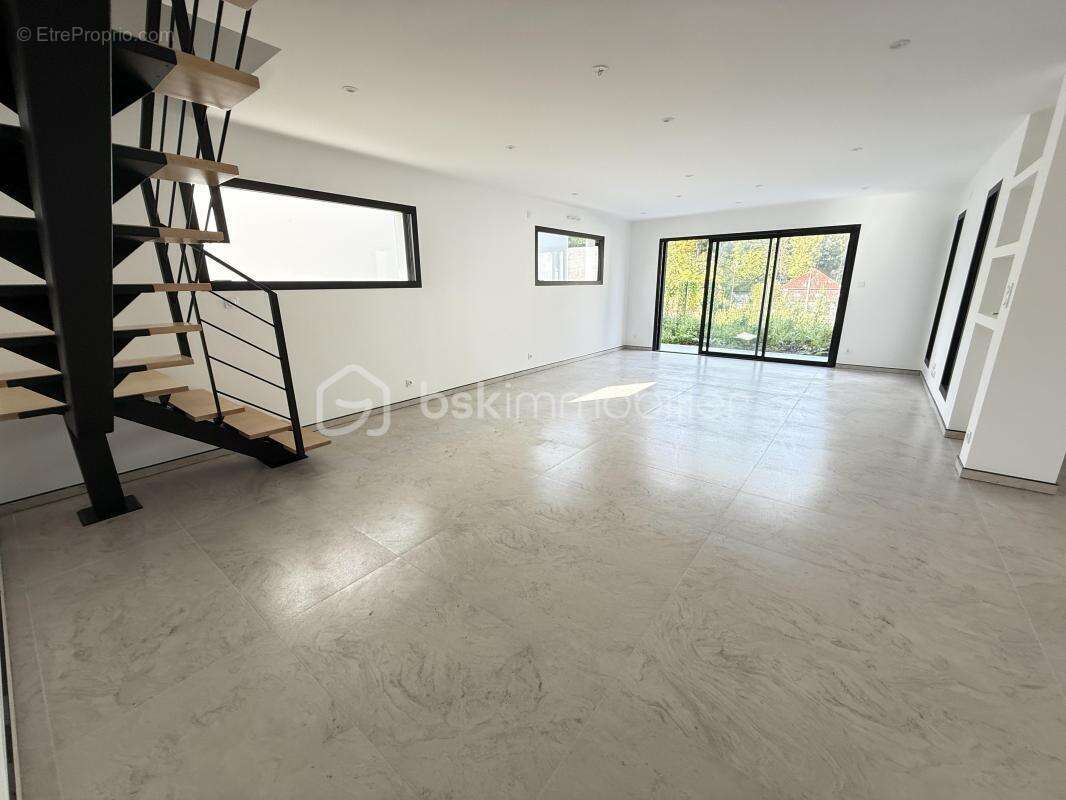 Maison à SAINT-ERBLON