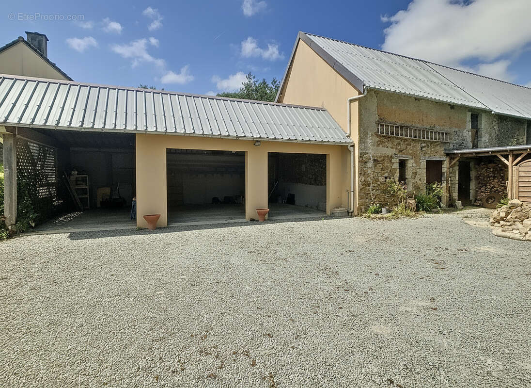 Maison à MONTHUCHON