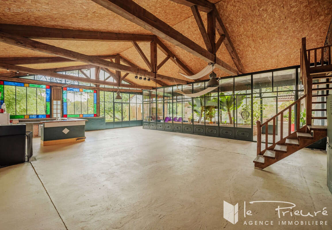 A seulement 10 mlin d'Albi !  Superbe corps de ferme rénové, 461 m², verrière, piscine et jardin arboré de 5000 m², cadre paisib - photo 16