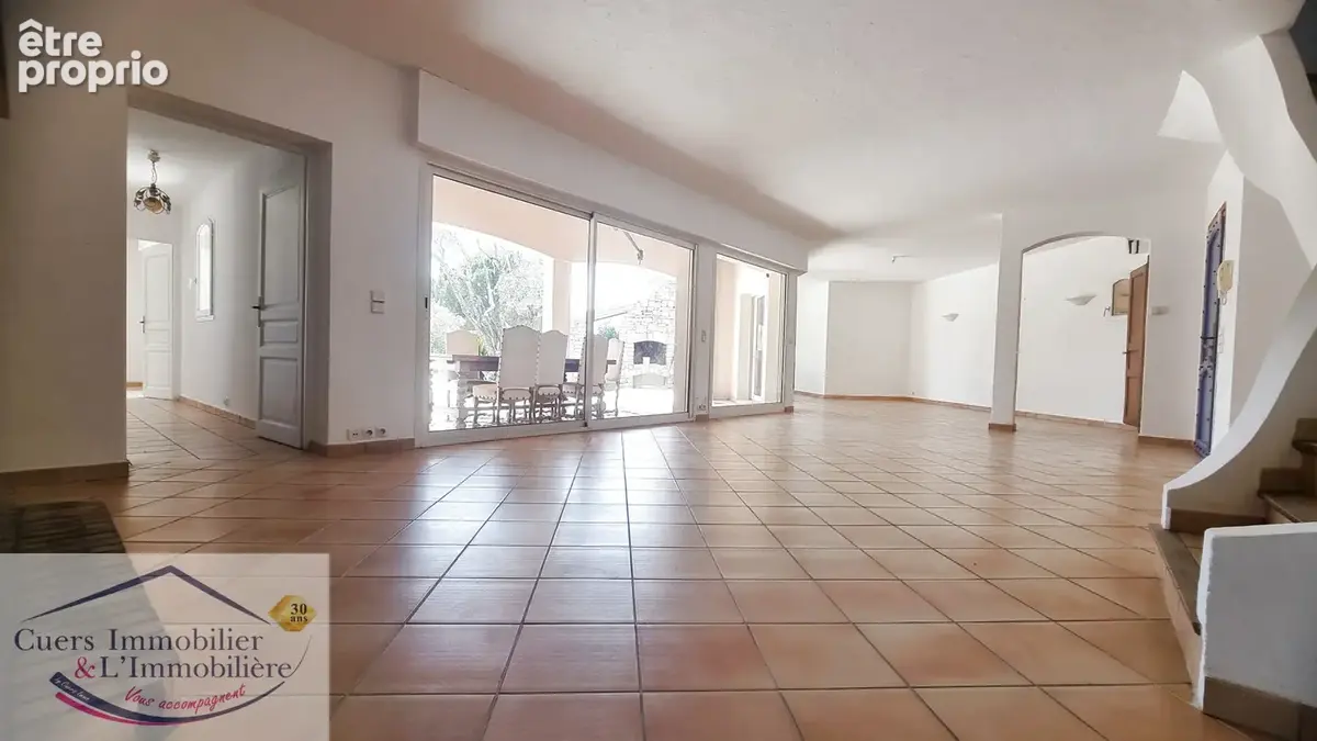 La crau, propriete  avec 2 logements developpant 337m2 habitables, avec piscine - photo 4