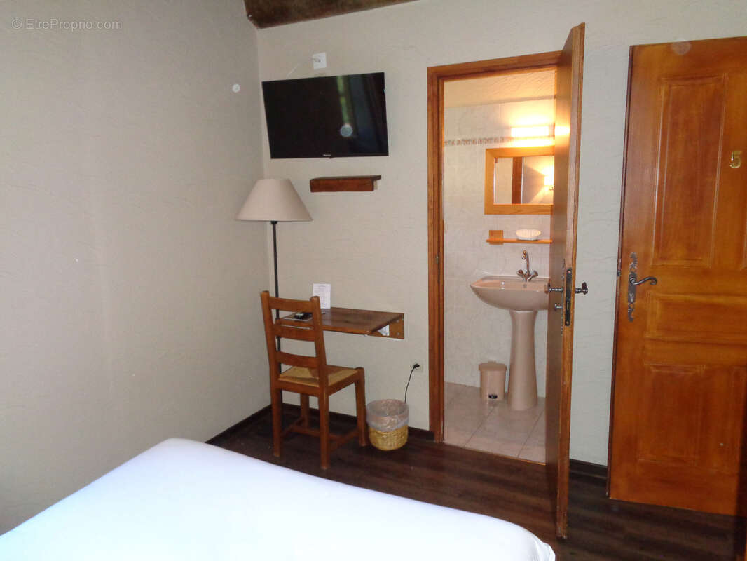 Commerce à DOURBIES