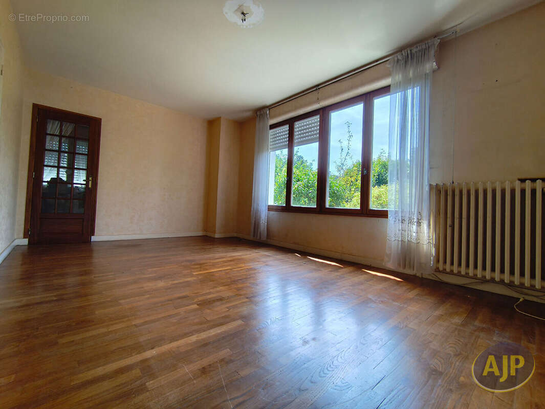 PACE Maison individuelle avec garage proche centre et écoles - photo 2