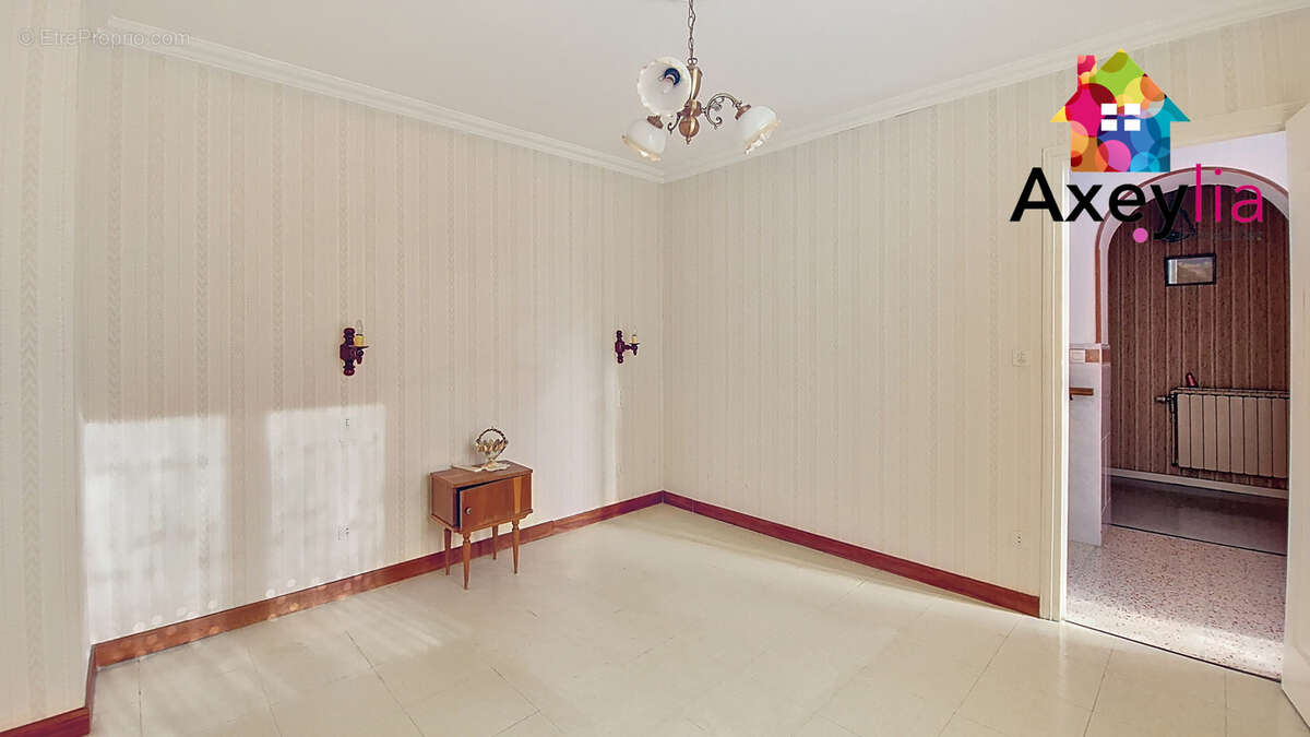 Maison à POUILLY-SOUS-CHARLIEU