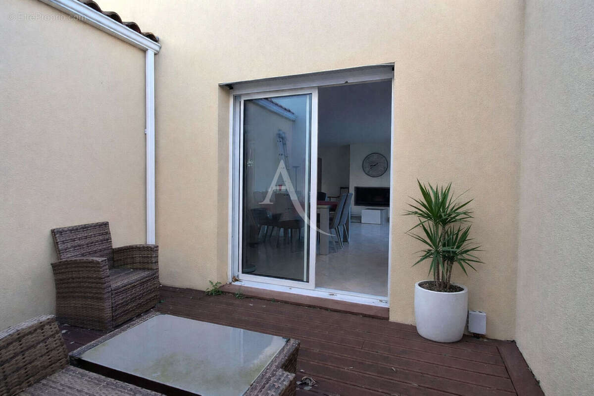 Maison à SAINT-MEDARD-D'AUNIS