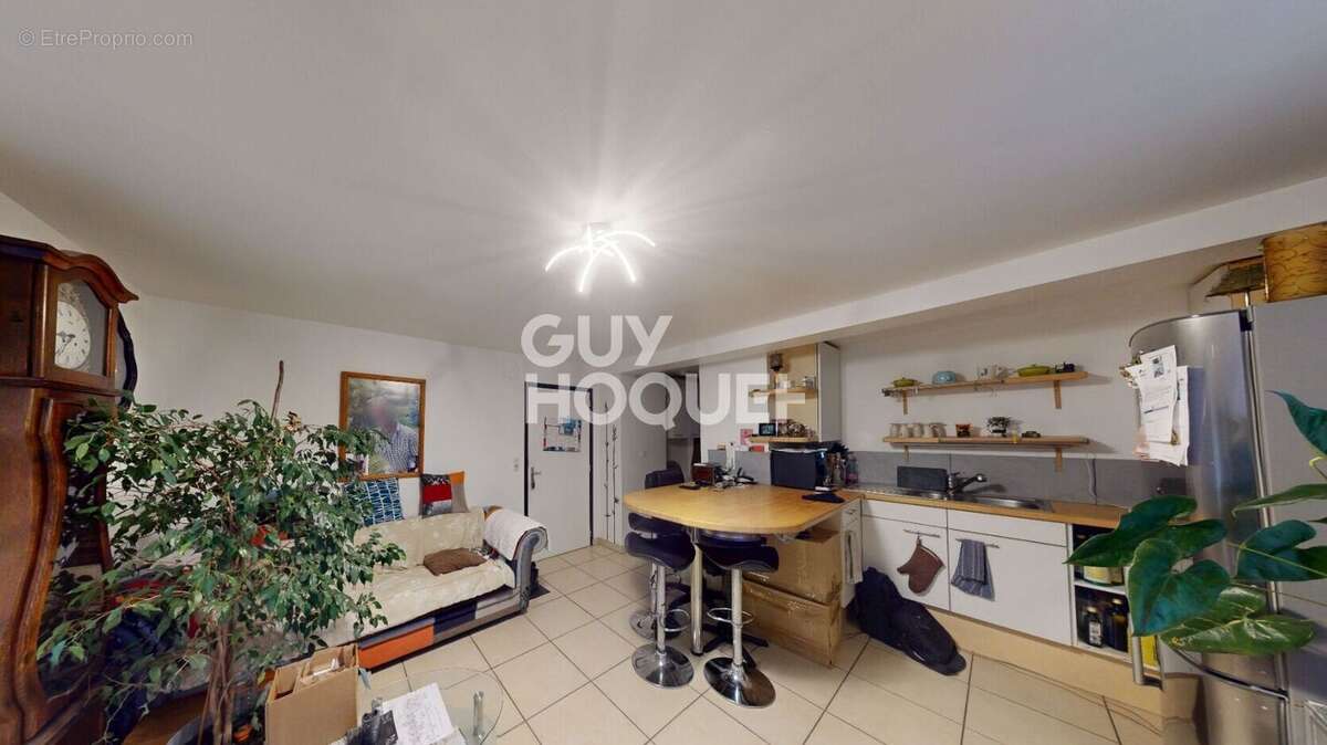 Appartement à ROUGEMONT-LE-CHATEAU