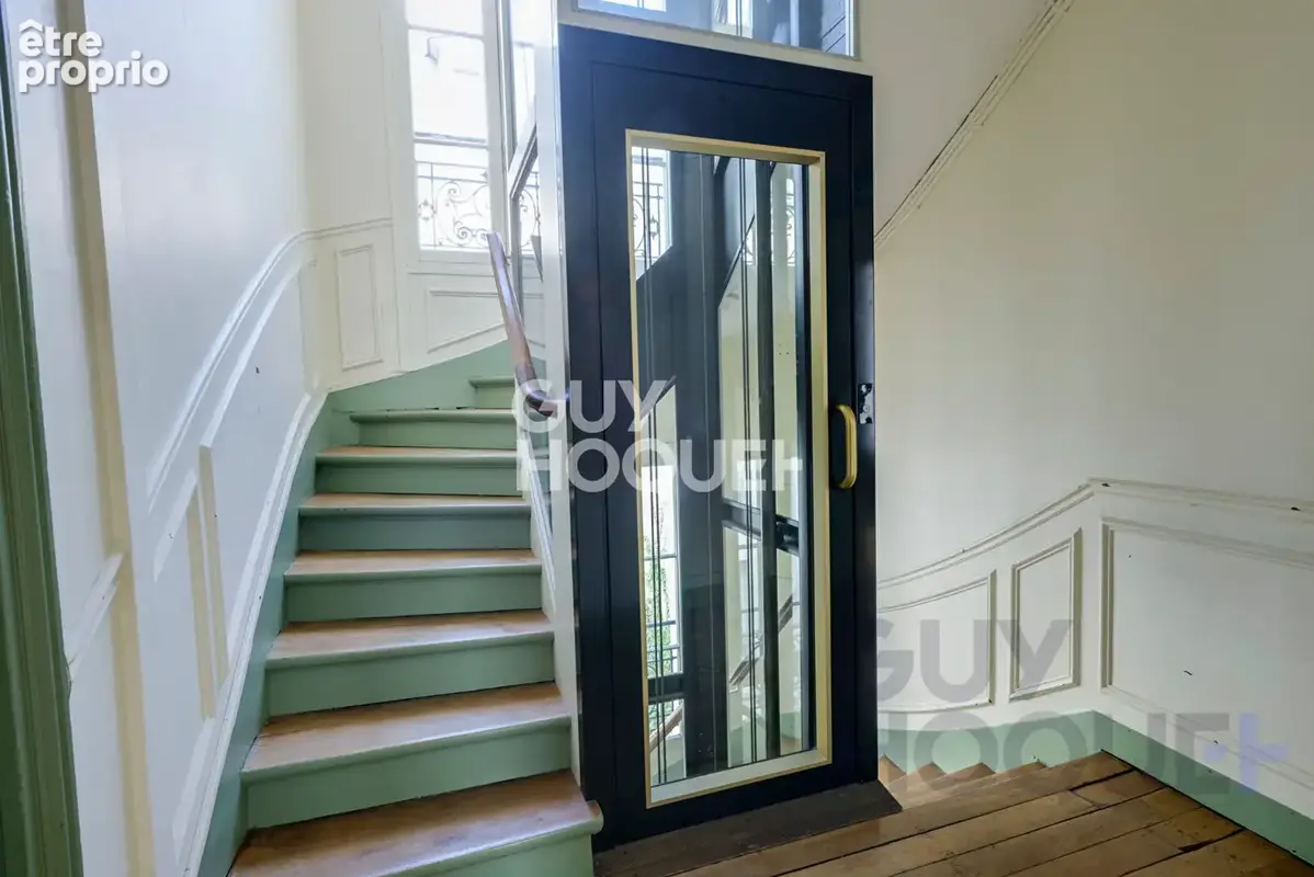 RARE - Appartement 4 Pièces de 70 m2 Aux Abbesses - Vue sur Paris - photo 11