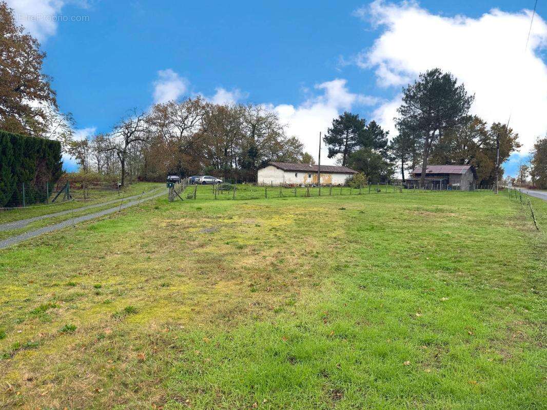 Terrain à GUILLOS