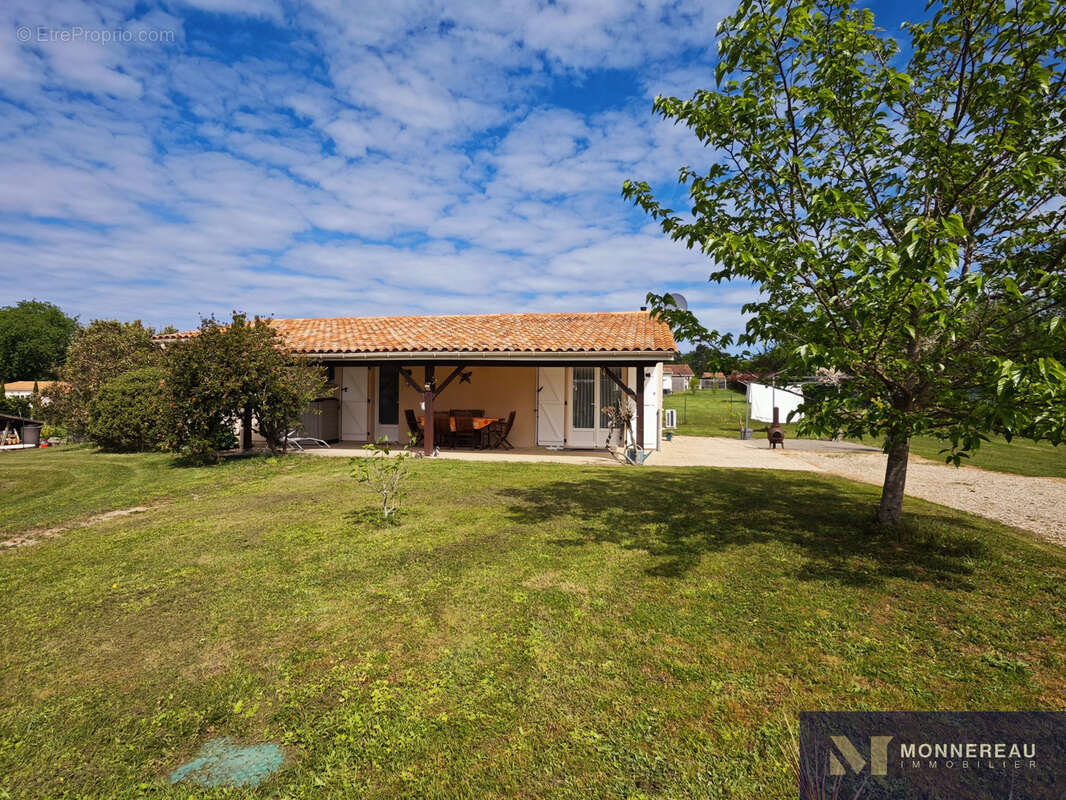 Maison à BROSSAC