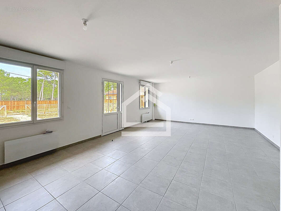 Appartement à VENDAYS-MONTALIVET