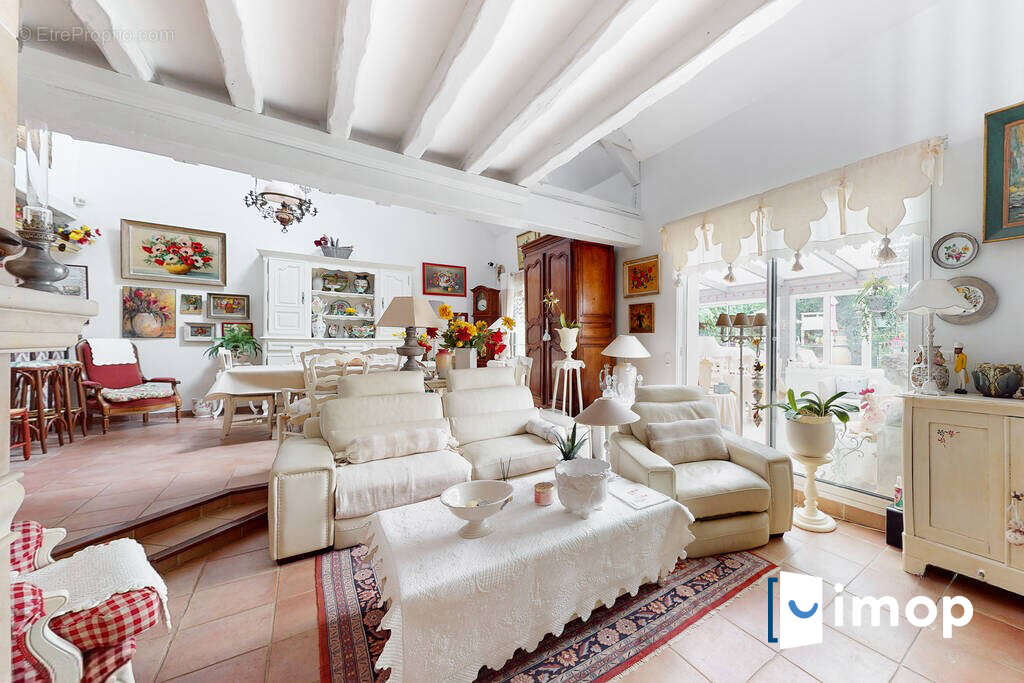 Maison à SAVIGNY-LE-TEMPLE