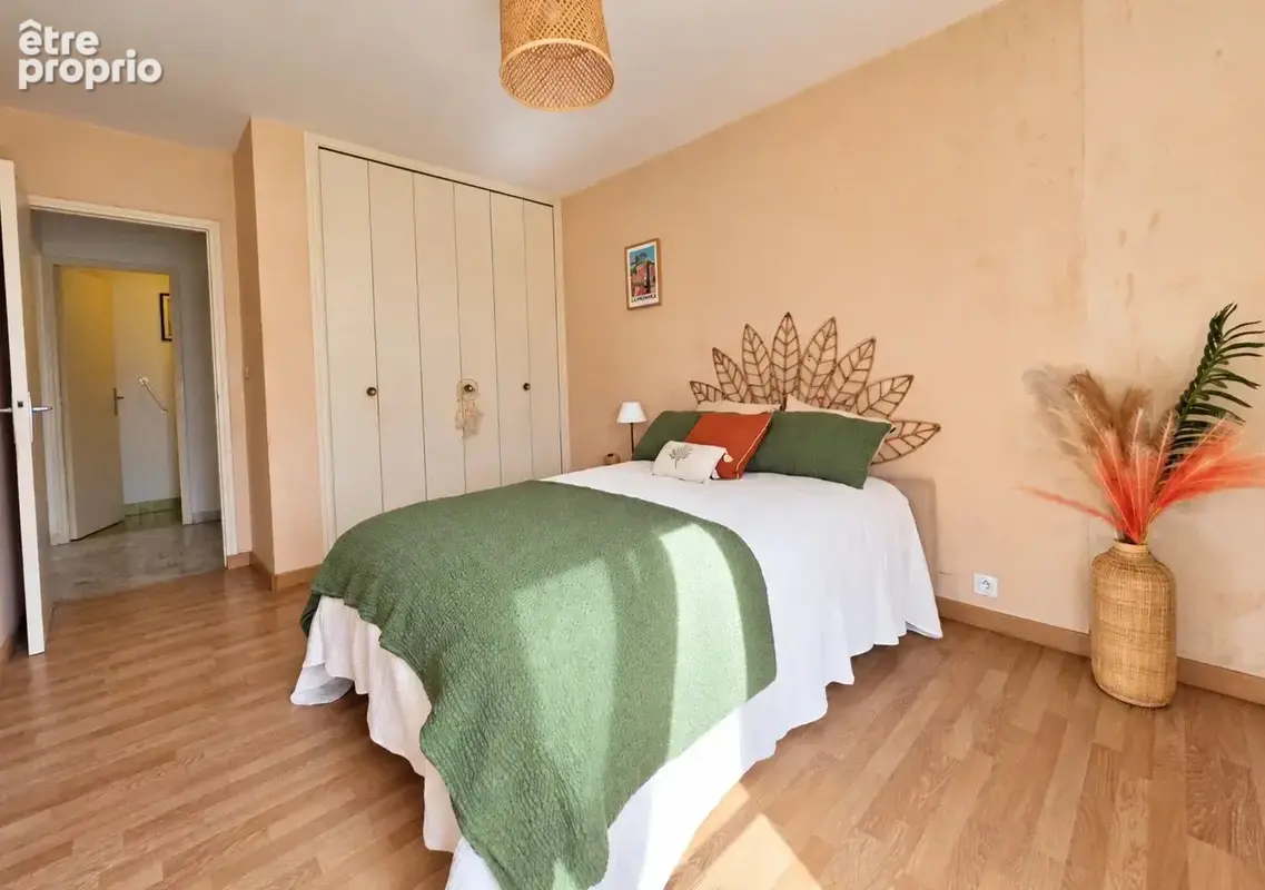 Hyères centre-ville – Grand T2 de 53,62 m² avec terrasse, garage et cave - photo 10
