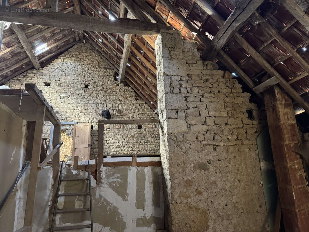 Maison à NEUFFONTAINES