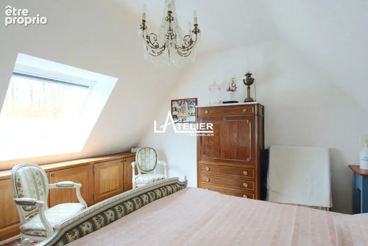 Quartier prisé, maison avec piscine, bon état avec potentiel - photo 13