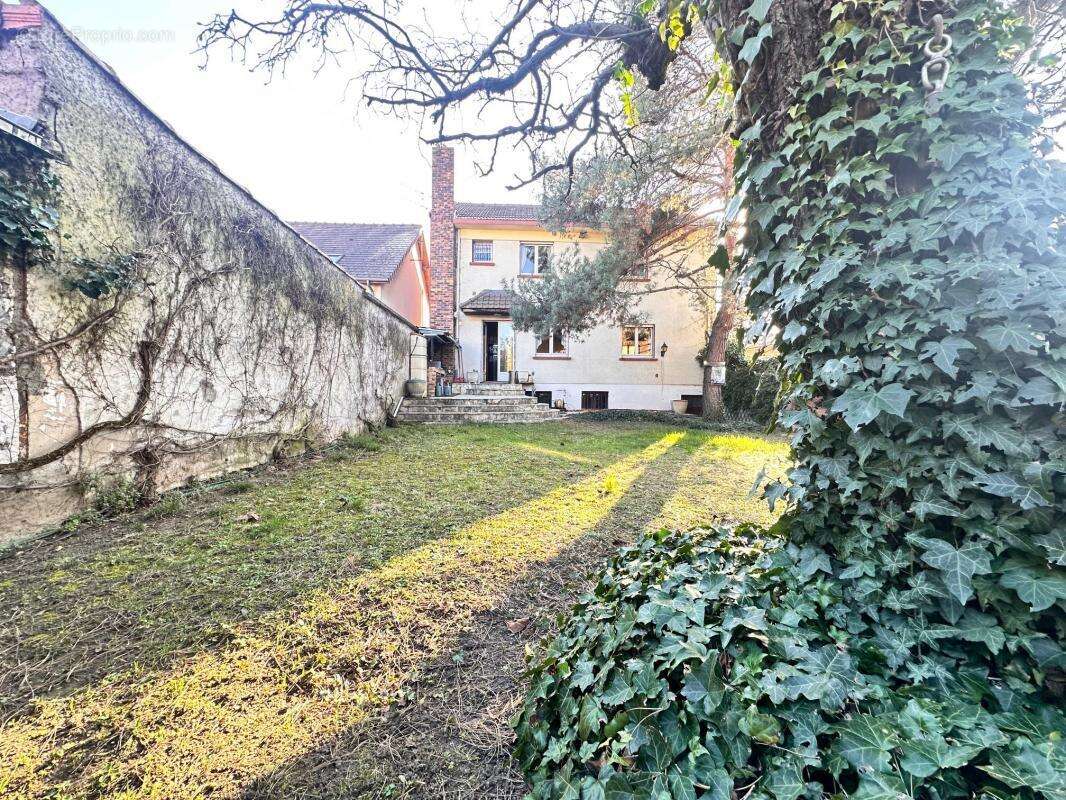 Maison à SAINT-MAUR-DES-FOSSES
