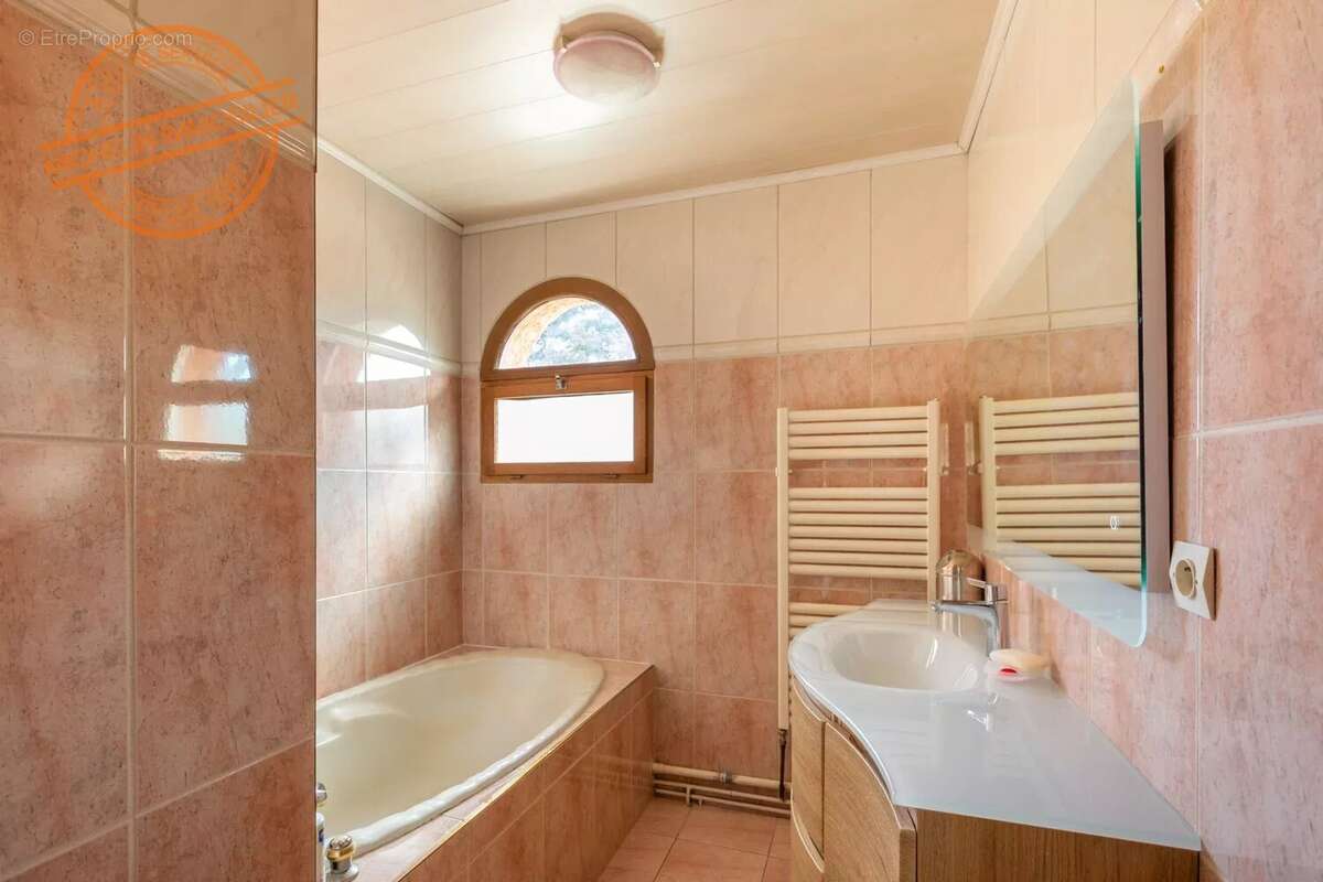 Maison à CHAMPAGNE-AU-MONT-D'OR