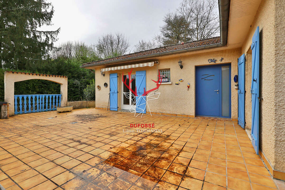 Maison à LA TOUR-DE-SALVAGNY