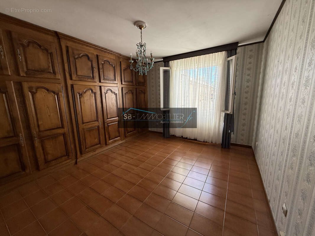 Maison à SAINT-JULIEN-LES-ROSIERS