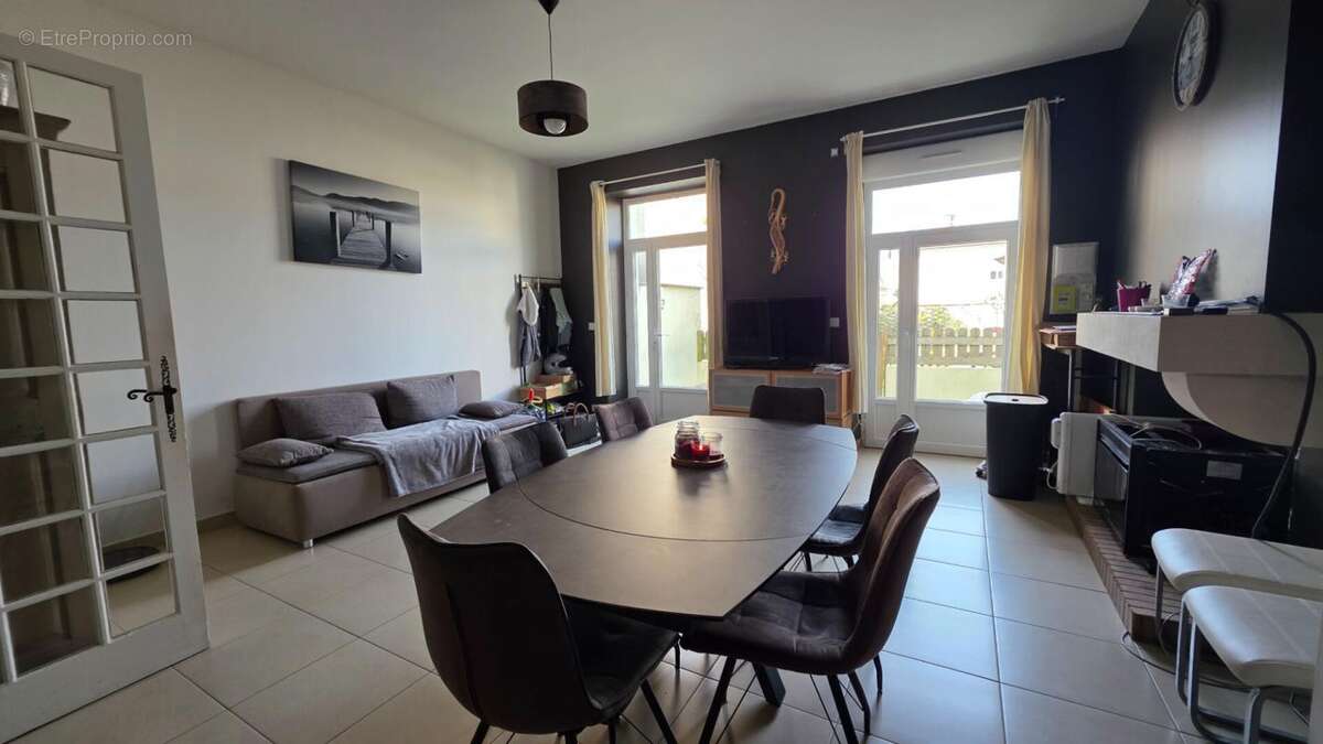 Maison à VENDAYS-MONTALIVET